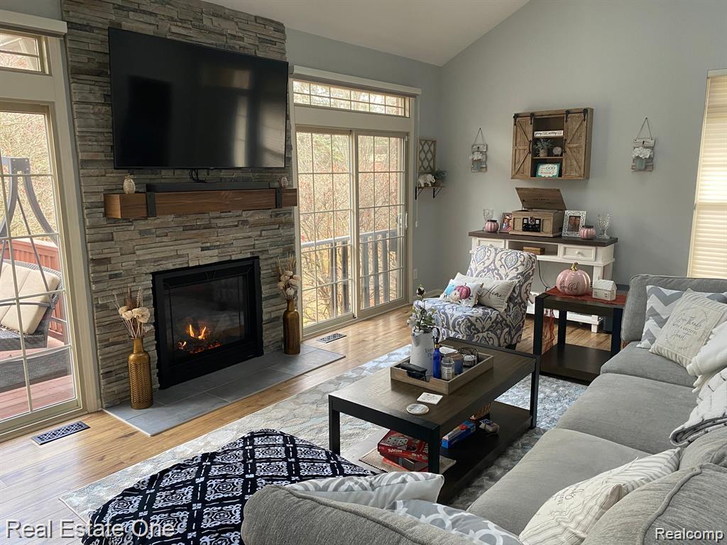7305 GATEWAY Drive, West Bloomfield, MI — Photo 3