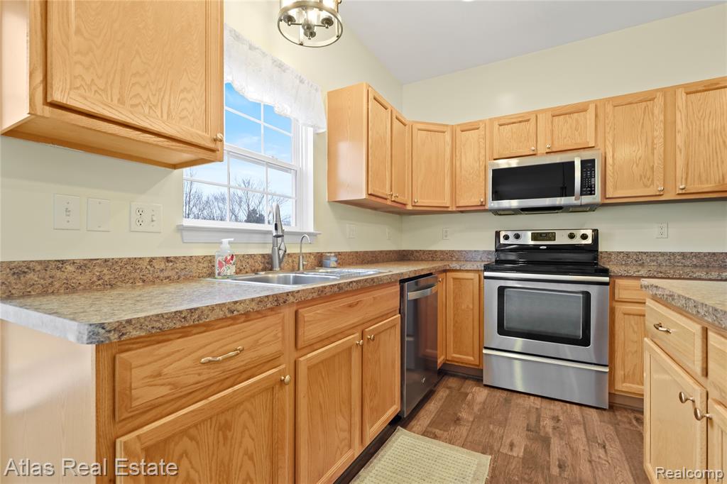 4028 Grand Oaks Court, Burton, MI 48519 — Photo 17