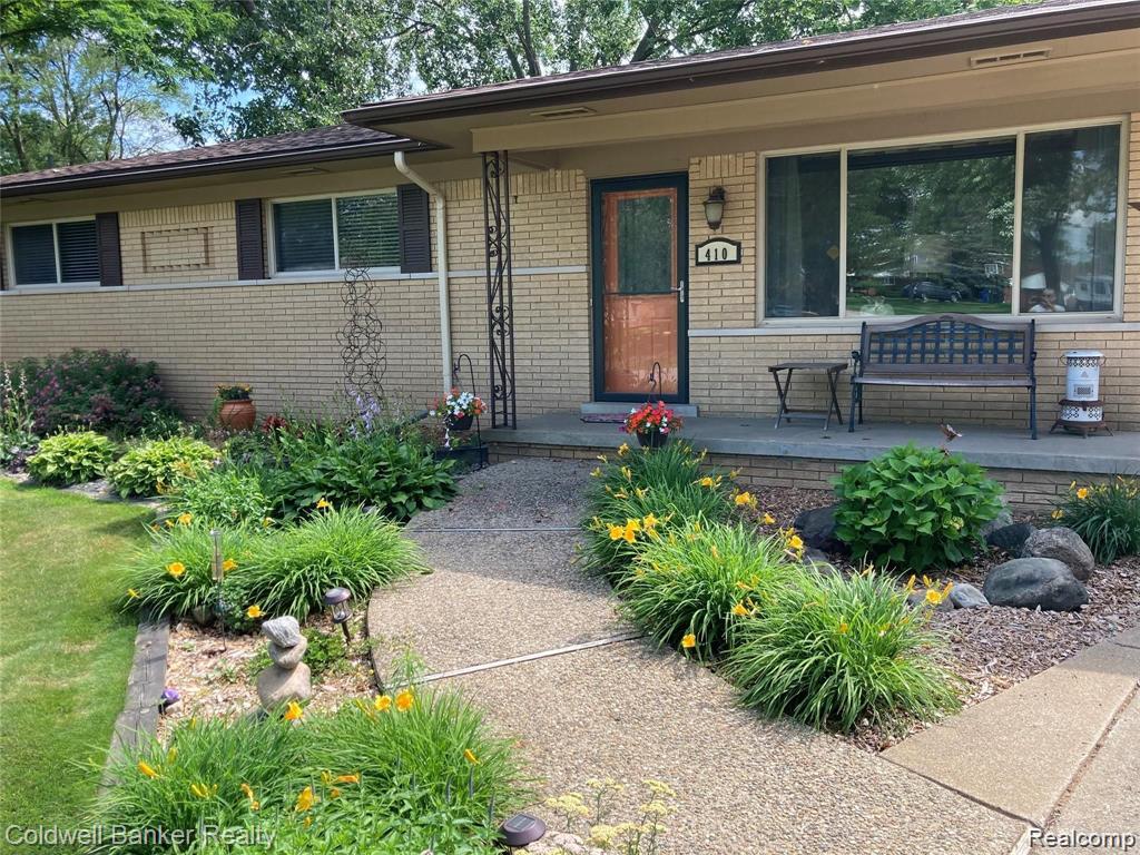 410 Spezia Drive, Oxford, MI 48371 — front exterior