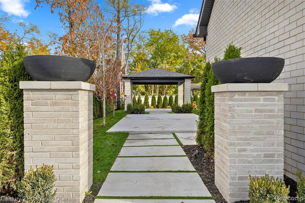2211 Golfview Drive, Dearborn, MI, 48128