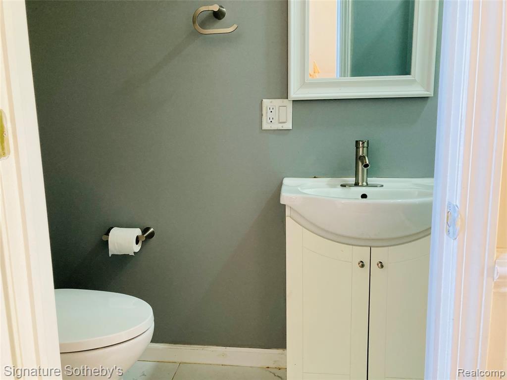 1070 Arthur Drive, Troy, MI 48083 — Photo 11