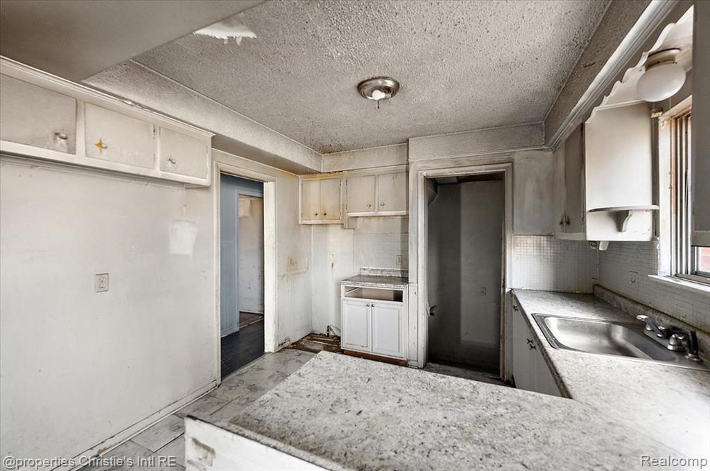 18104 Runyon Street, Detroit, MI 48234 — Photo 13