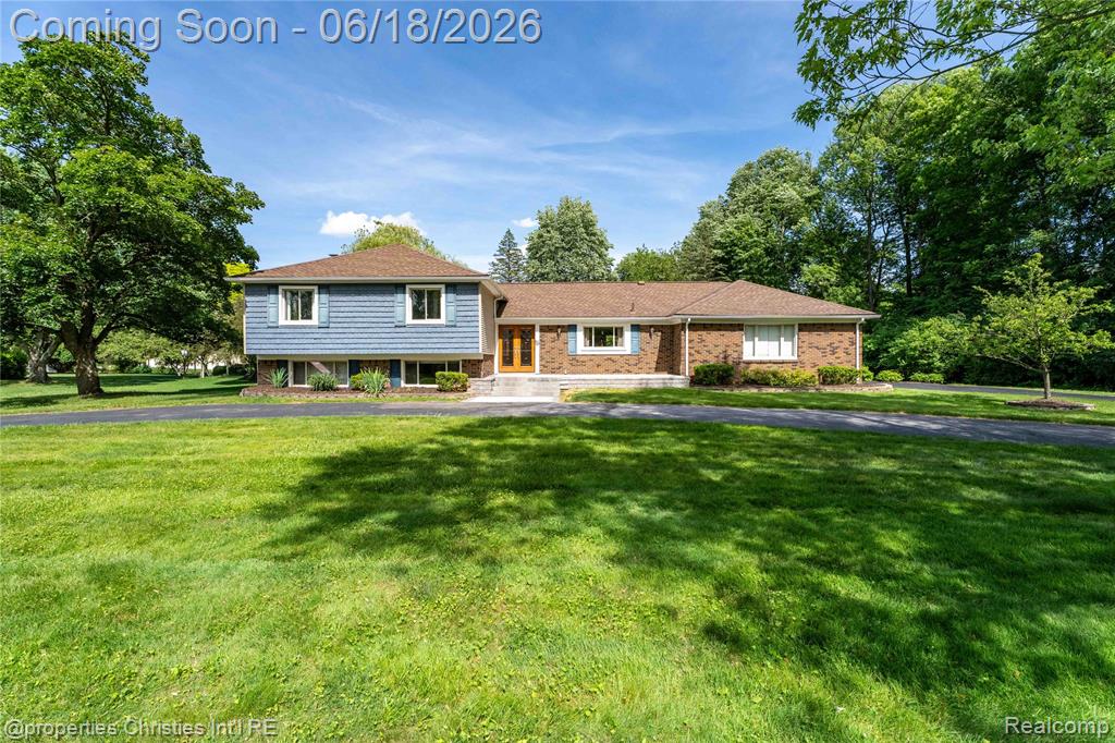 30130 Marimoor Street, Beverly Hills, MI 48025