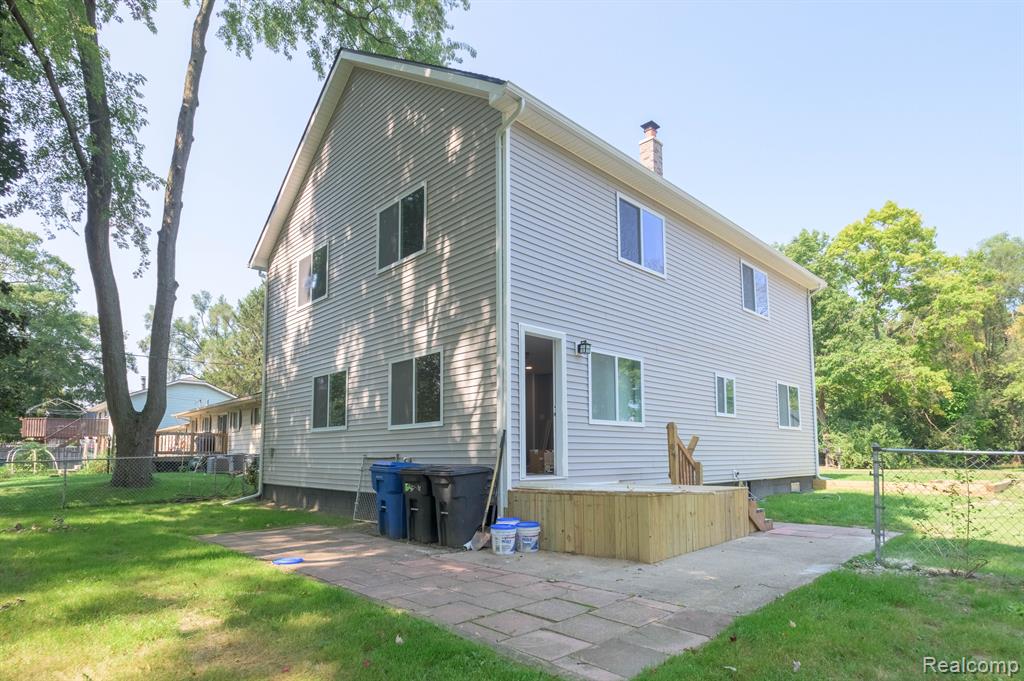 5733 CRESCENT Road, Waterford, MI 48327 — Photo 26