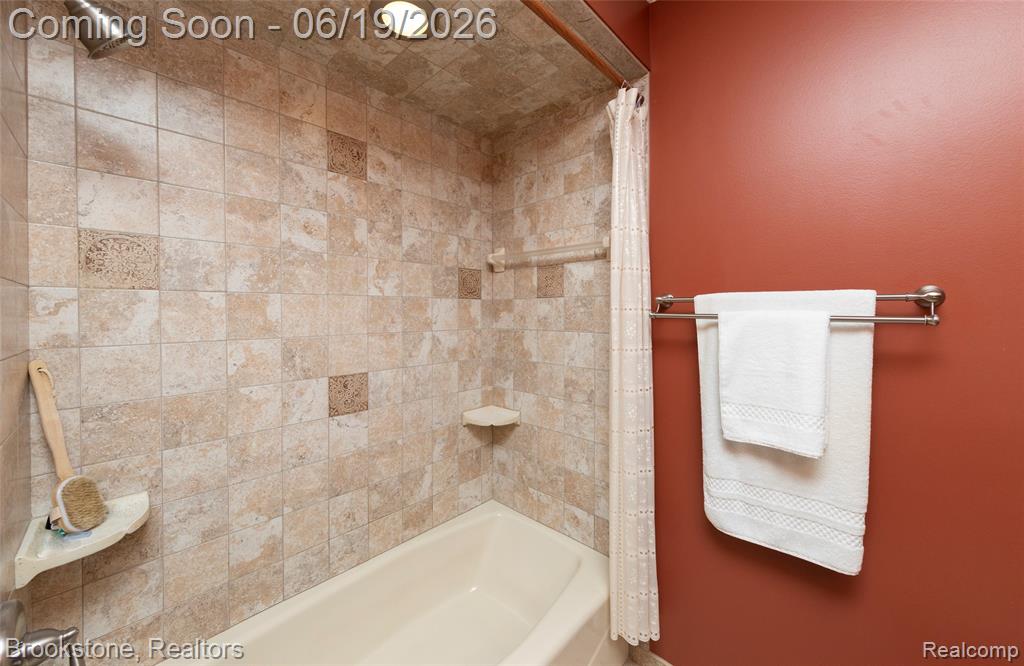 12168 CARRIAGE TRAIL Circle, Davisburg, MI 48350 — Photo 38