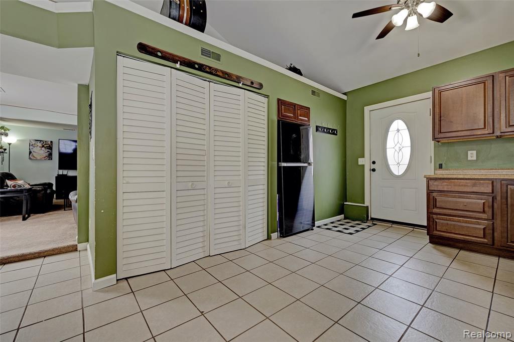 126 N North Shore Drive, Lake Orion, MI 48362 — Photo 10