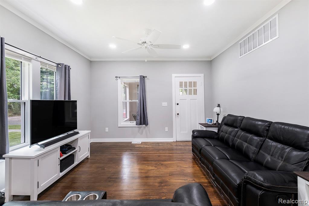 305 Center Street, Holly, MI 48442 — Photo 6