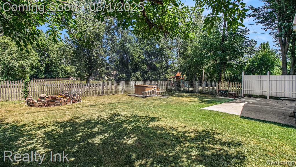 9820 BYROMAR Lane, Grosse Ile, MI 48138 — Photo 17