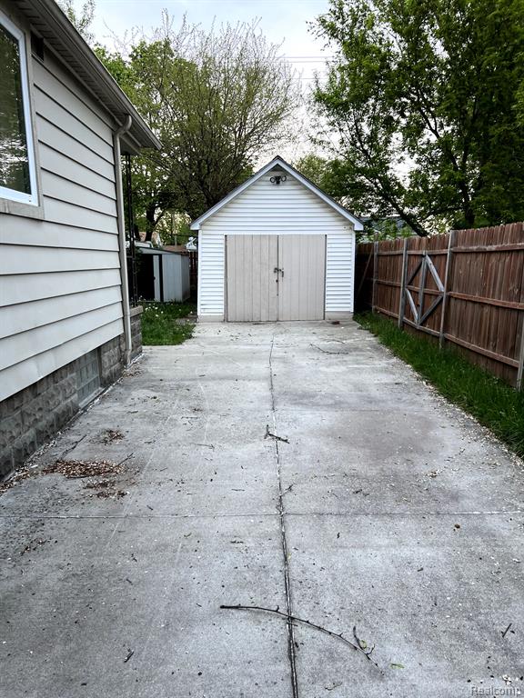 7567 TOEPFER Road, Warren, MI 48091 — Photo 15