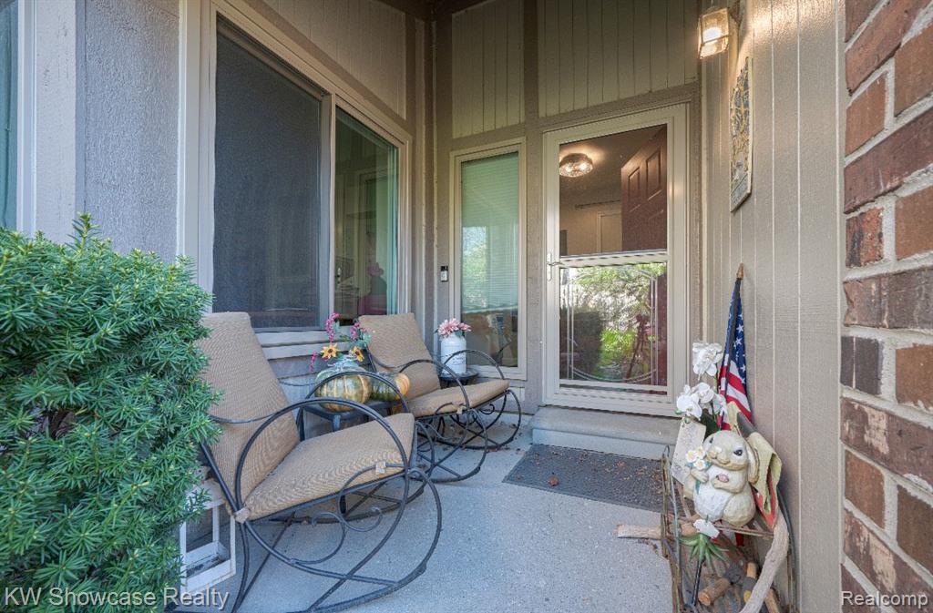 7455 BRYNMAWR Court, 31, West Bloomfield, MI — Photo 2
