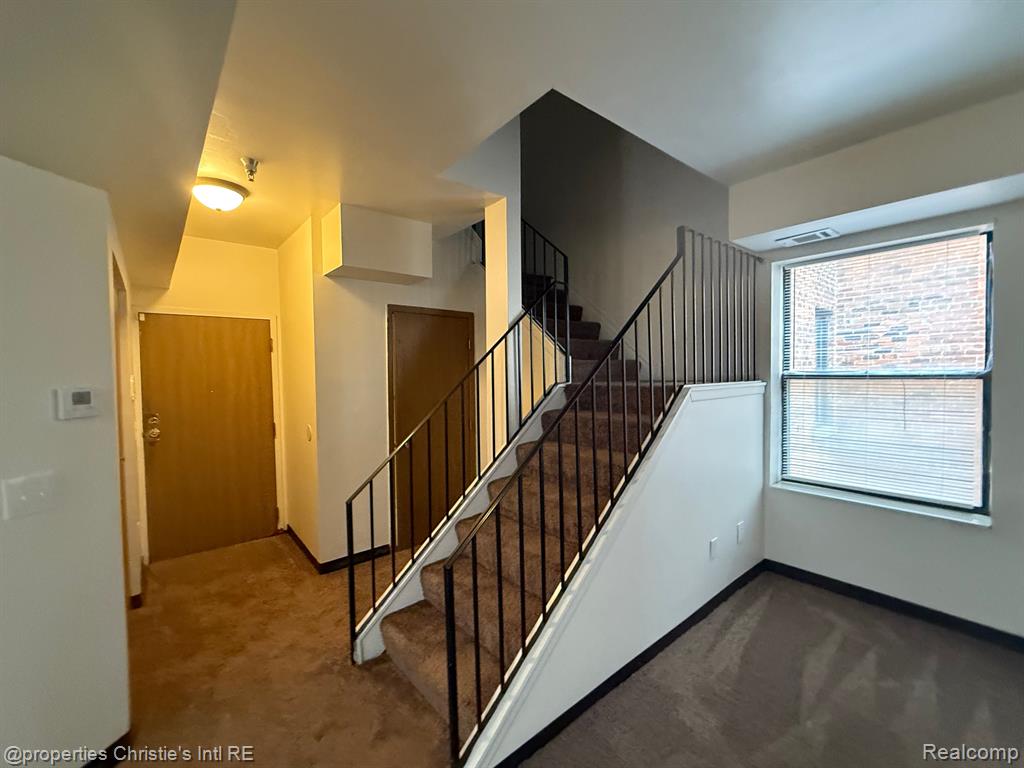 590 PARKVIEW Drive, Detroit, MI 48214 — Photo 8