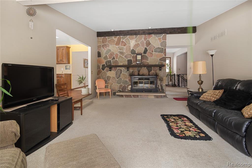 12155 Spencer Road, Milford, MI 48380 — Photo 5