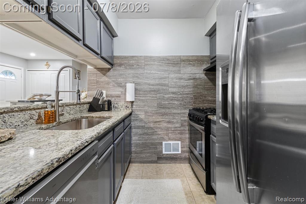 8948 Shawn Drive, Sterling Heights, MI 48312 — Photo 8