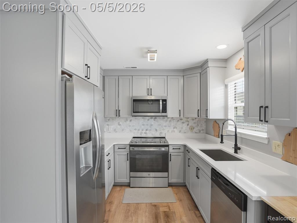 135 W Kenilworth Avenue, Royal Oak, MI 48067 — Photo 8