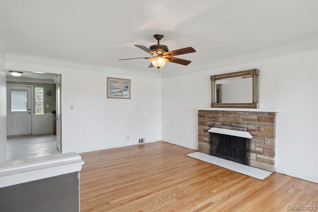 8586 Helen, Center Line, MI 48015 — Photo 2