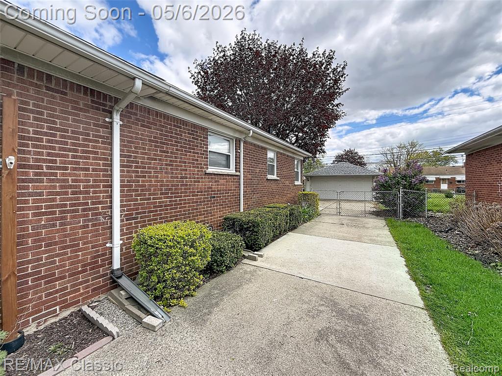 8842 Merriman Road, Livonia, MI 48150 — Photo 25