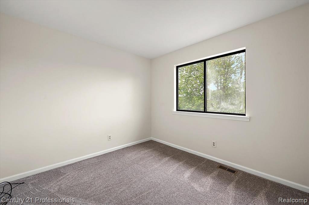 43587 Petrucci Drive, Clinton Twp, MI 48038 — Photo 33