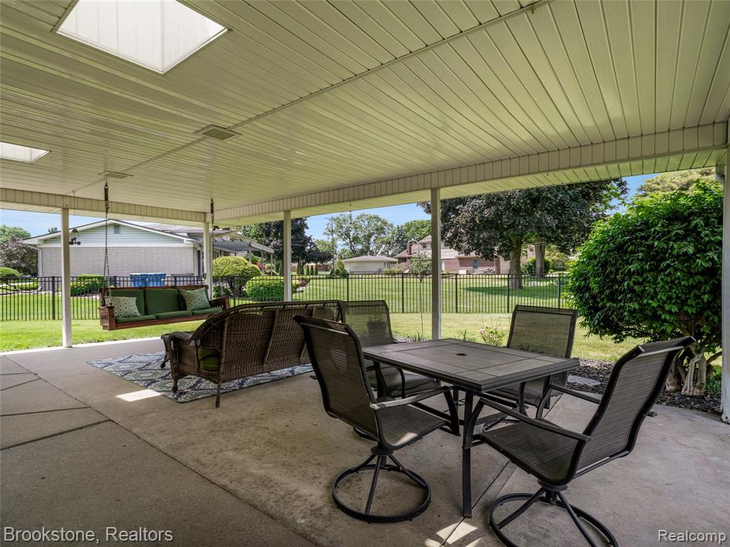 6042 Ravenswood Drive, Utica, MI 48316 — Photo 27