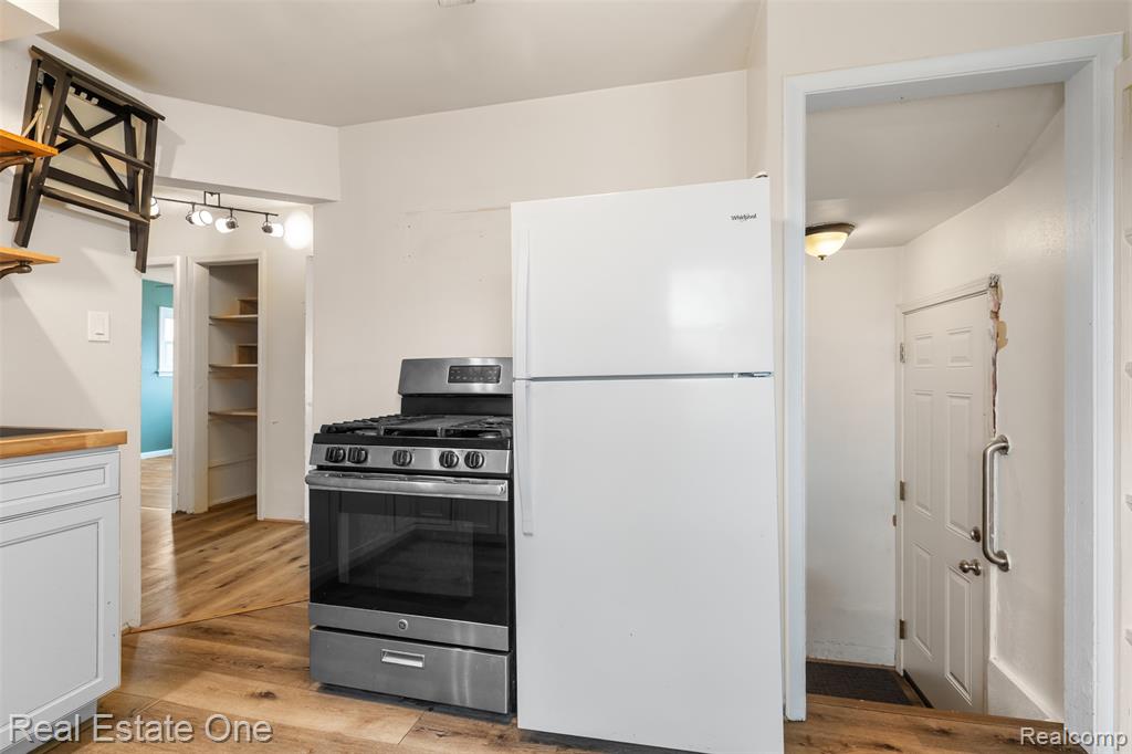 863 Harrison Boulevard, Lincoln Park, MI 48146 — Photo 12