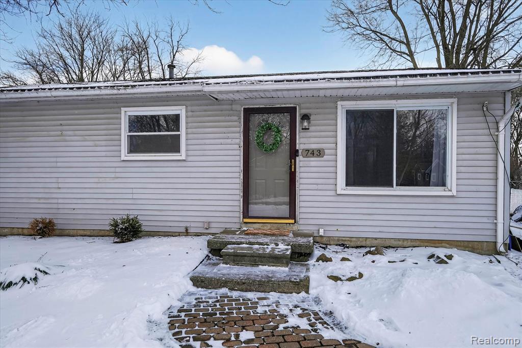 743 Dunreath Street, Walled Lake, MI 48390 — Photo 5