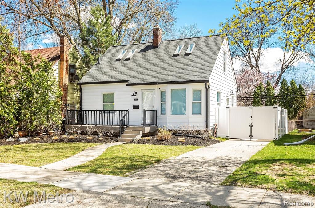 706 N REMBRANDT Avenue, Royal Oak, MI 48067 — Photo 2