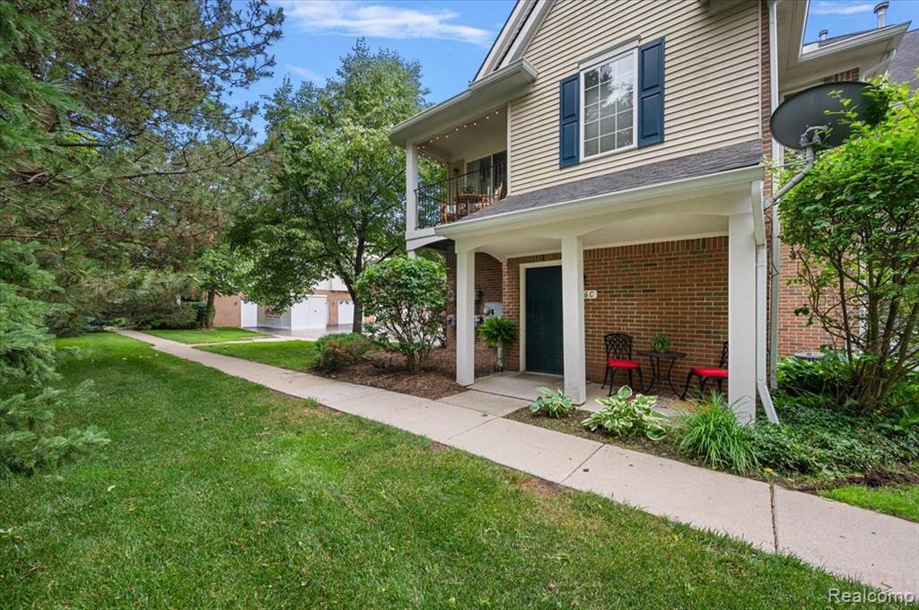 776 Amberly Drive, C, Waterford, MI 48328 — Photo 2