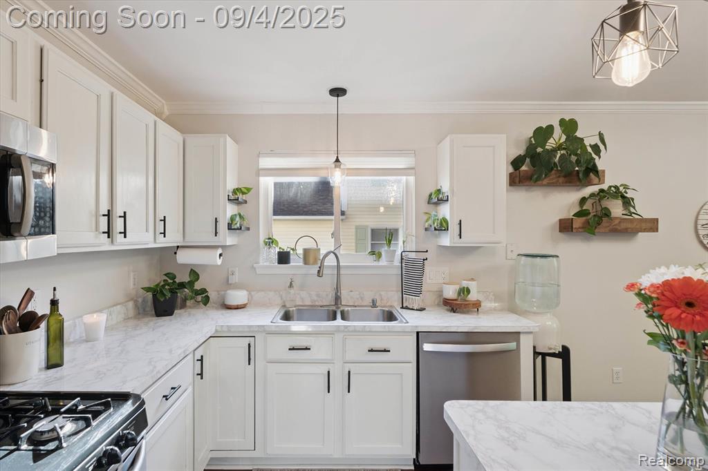 918 E Caroline Street, Fenton, MI 48430 — Photo 14