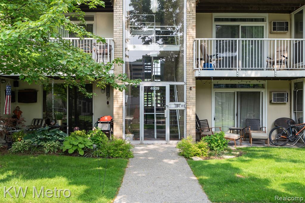 4909 Crooks Road, E8, Royal Oak, MI 48073 — front exterior