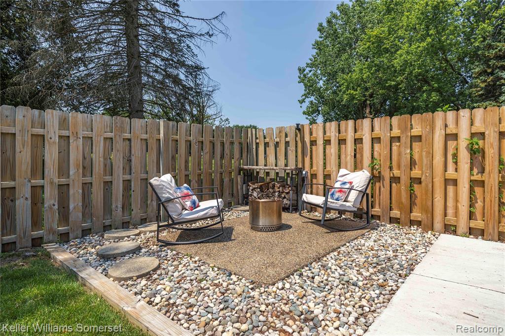 5795 LIMESTONE Drive, Troy, MI 48085 — Photo 51