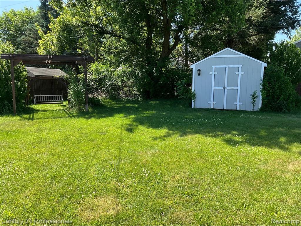 4155 Meigs Avenue, Waterford, MI 48329 — Photo 12