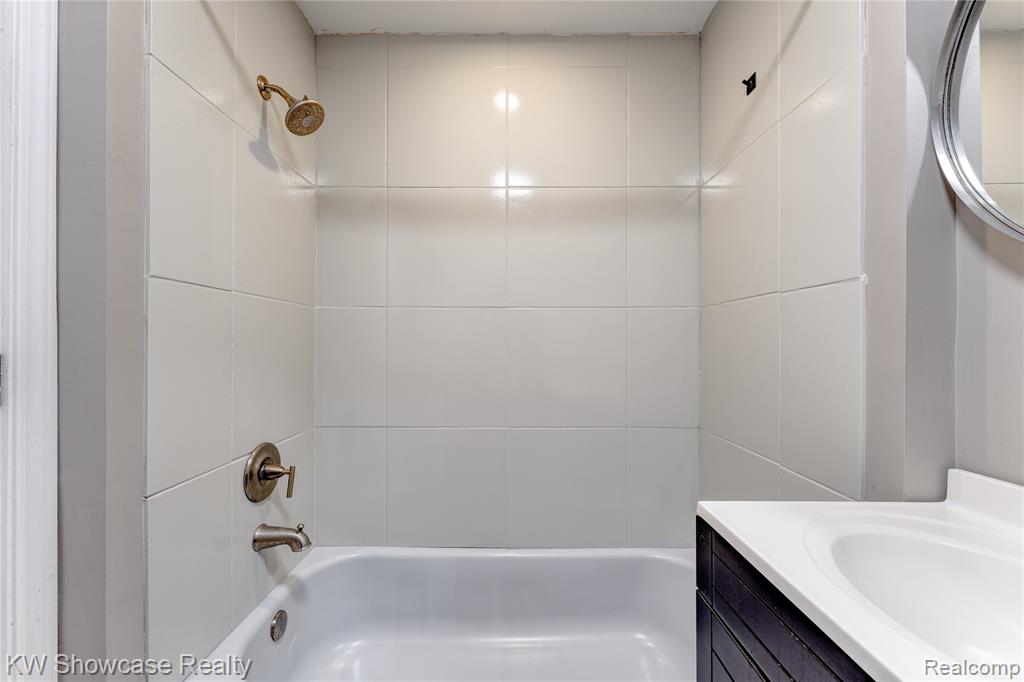 608 S Adelaide Street, Fenton, MI 48430 — Photo 20