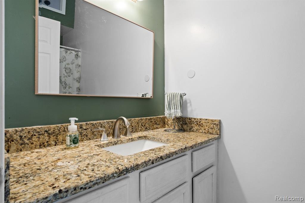 5617 VERSAILLES Avenue, Ann Arbor, MI 48103 — Photo 16