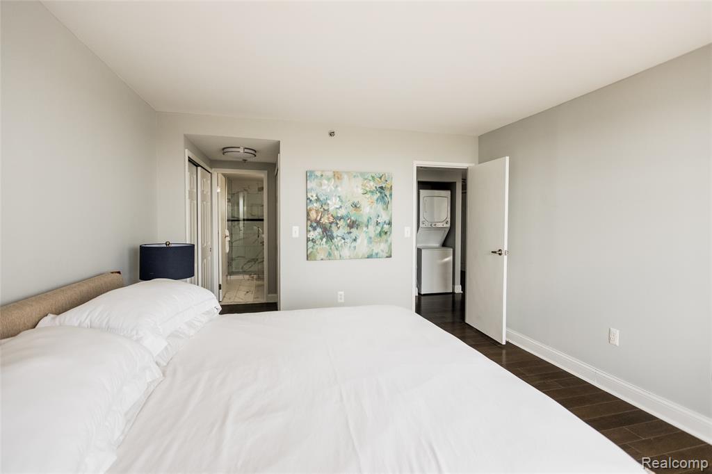 250 E Harbortown Drive, 1304, Detroit, MI 48207 — Photo 23