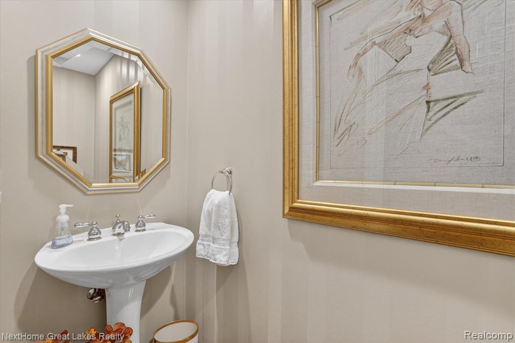 6152 Natures Cove, Grand Blanc, MI 48439 — Photo 22