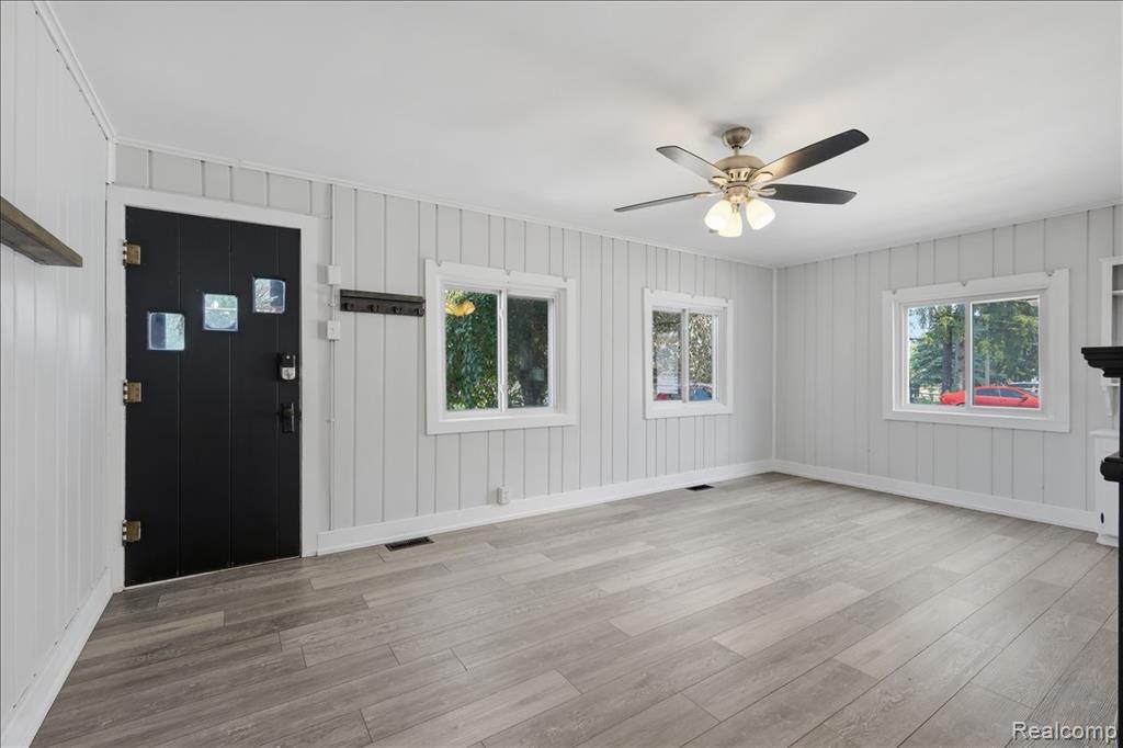 4035 Island Park Drive, Waterford, MI 48329 — Photo 9