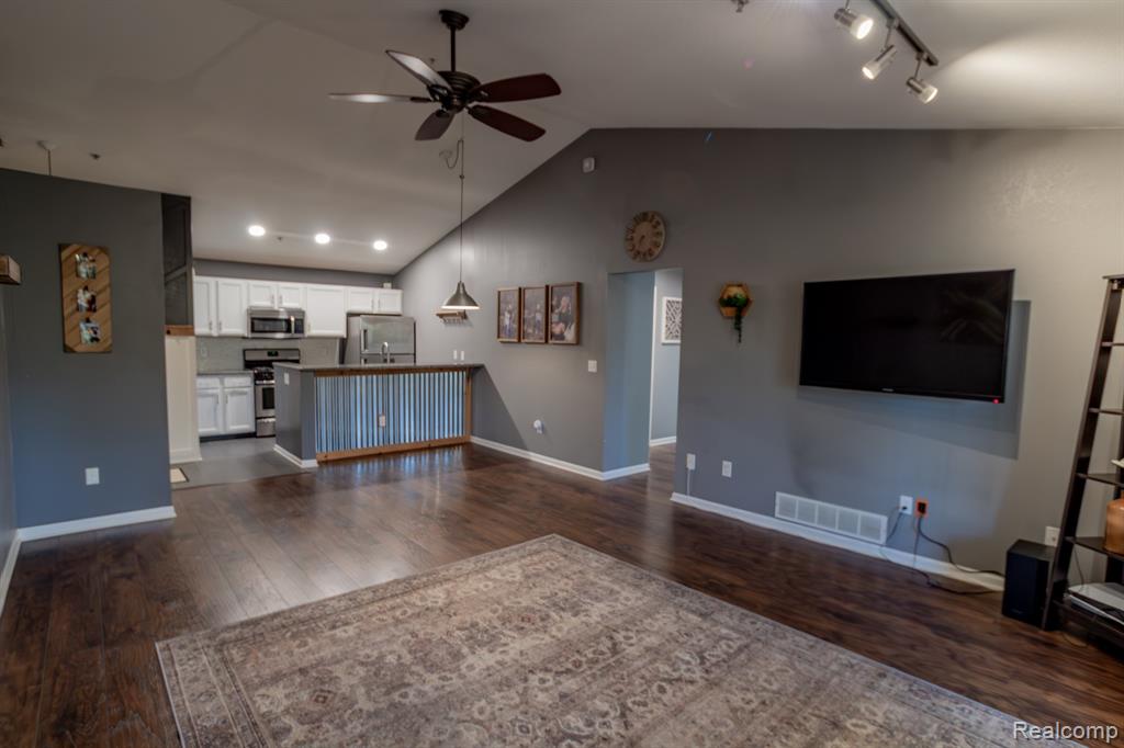 12333 Saint Andrews Way, Fenton, MI 48430 — Photo 9
