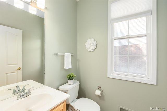 7567 WINDGATE Circle, West Bloomfield, MI 48323 — Photo 14