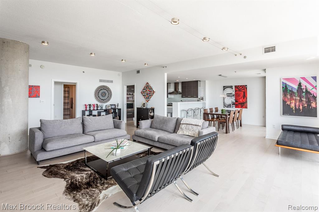 432 S Washington Avenue, Royal Oak, MI, 48067