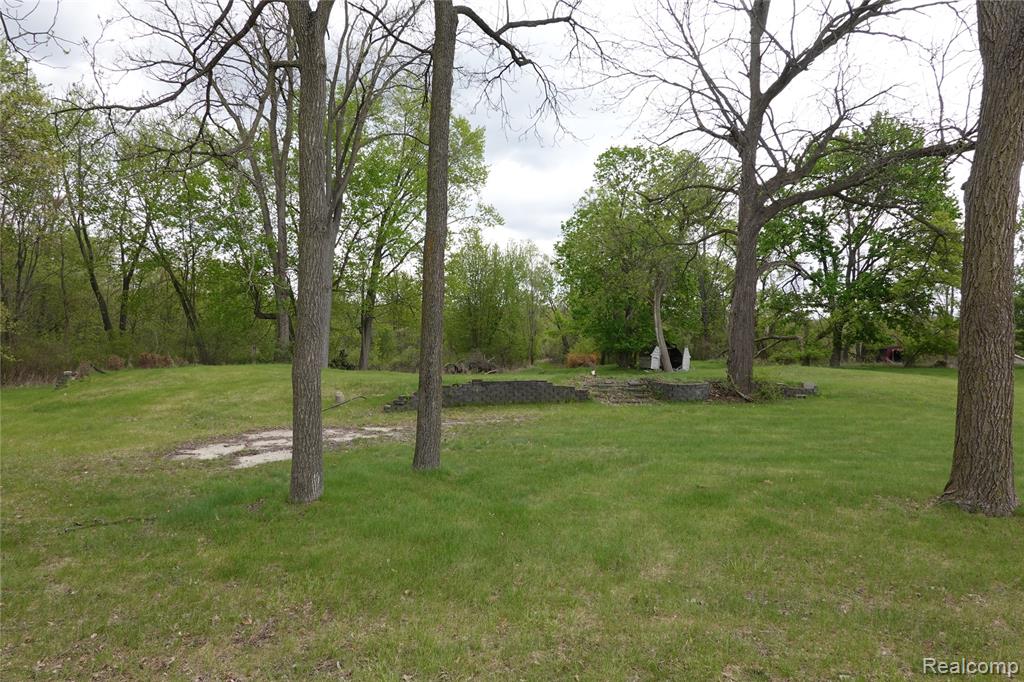 454 East Road, Holly, MI 48442