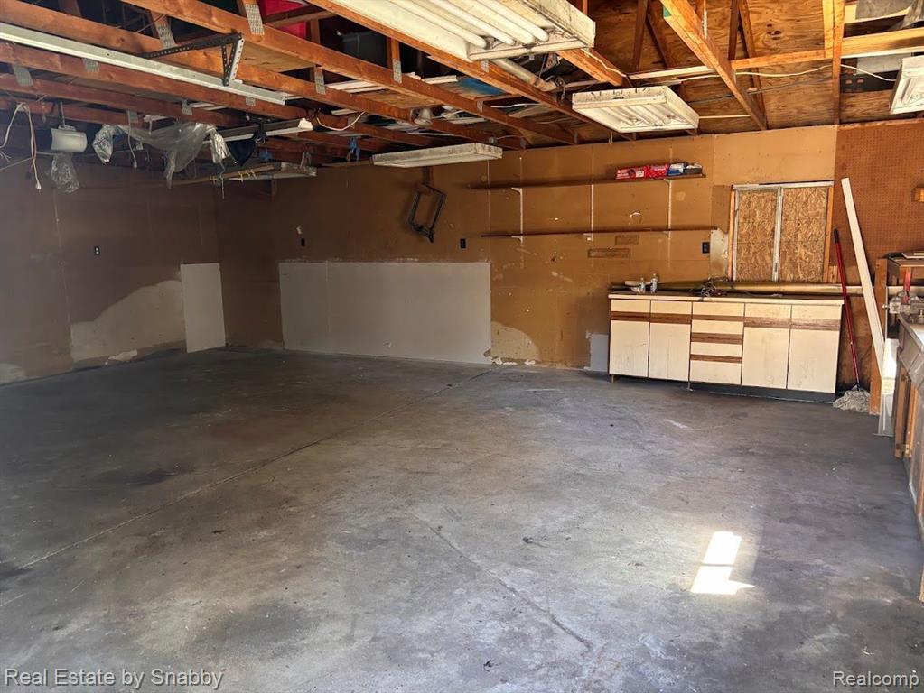 5105 KELLY Road, Flint, MI 48504 — Photo 10