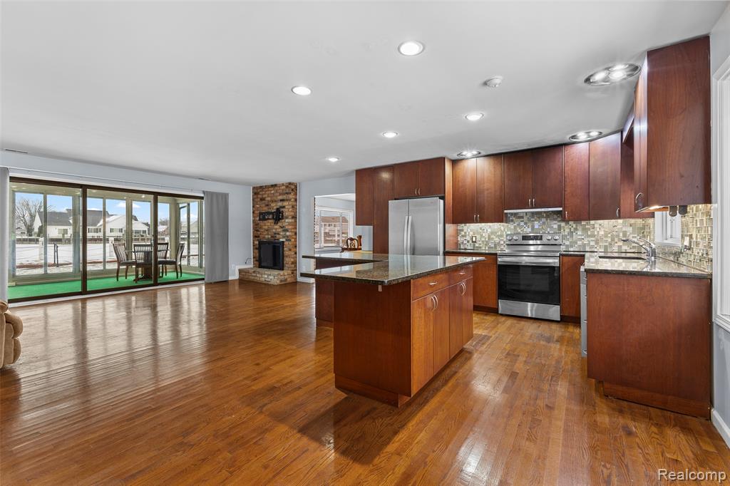 39520 Venetian Drive, Harrison Township, MI — Photo 15