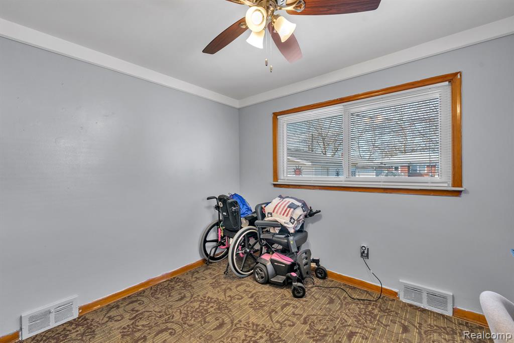 8701 Glengary Street, Dearborn Heights, MI 48127 — Photo 13