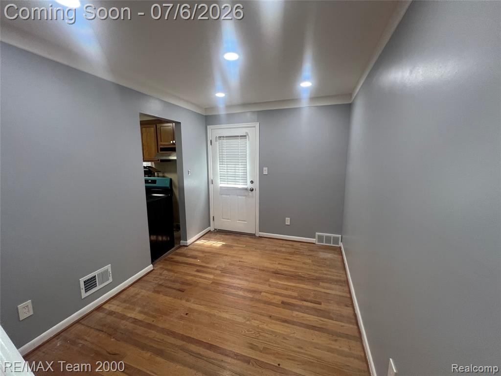 6880 COUNTRY LANE, Dearborn Heights, MI 48127 — Photo 3