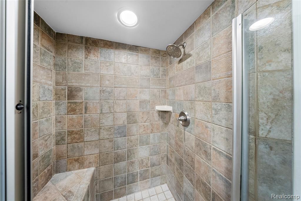 8487 Sherwood Drive, Grosse Ile, MI 48138 — Photo 23