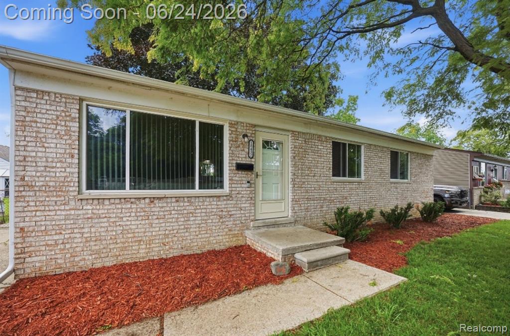 18432 Mesle Street, Roseville, MI 48066