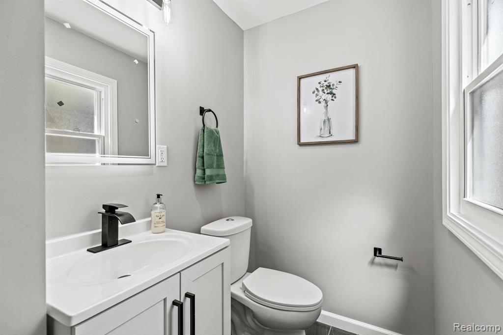 8044 E MORROW Circle, Detroit, MI 48204 — Photo 12