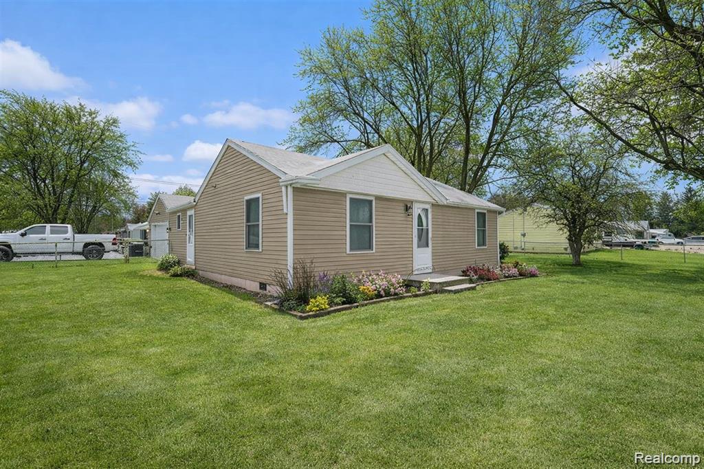 G4203 Van Slyke Road, Flint, MI 48507 — Photo 2