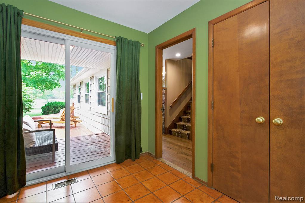 9818 BURNING TREE Drive, Grand Blanc, MI 48439 — Photo 6