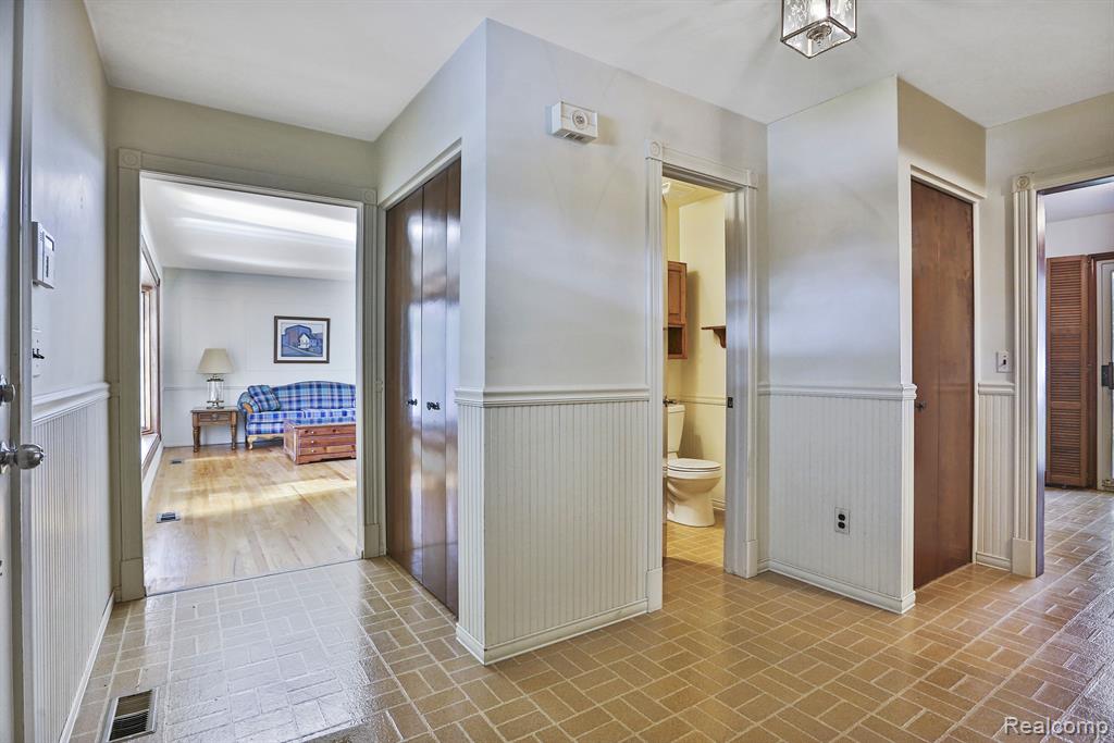 4251 WASHINGTON CRESCENT Drive, Troy, MI 48085 — Photo 7