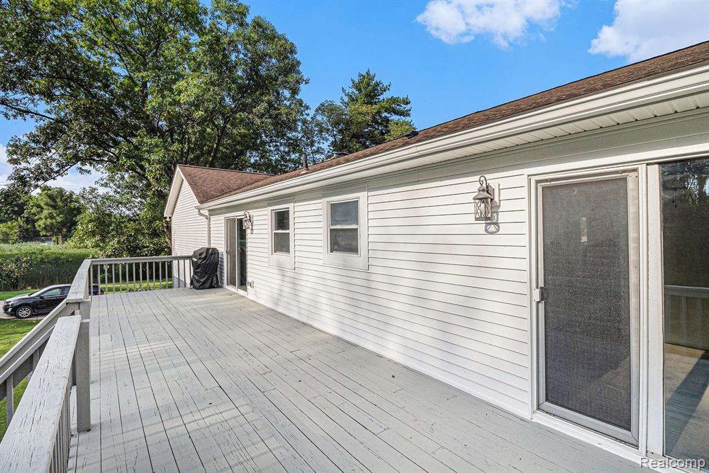 8767 FIELDCREST Drive, Brighton, MI 48116 — Photo 17